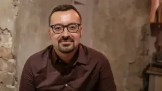 Авторът на "Мамник" бяга от България, отива на много опасно място