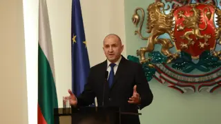 С оставката си Радев ни нареди до Мавриций и Източен Тимор