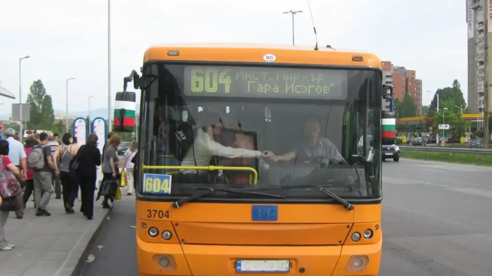 Спират ли ни градските автобуси в София с дистанционно