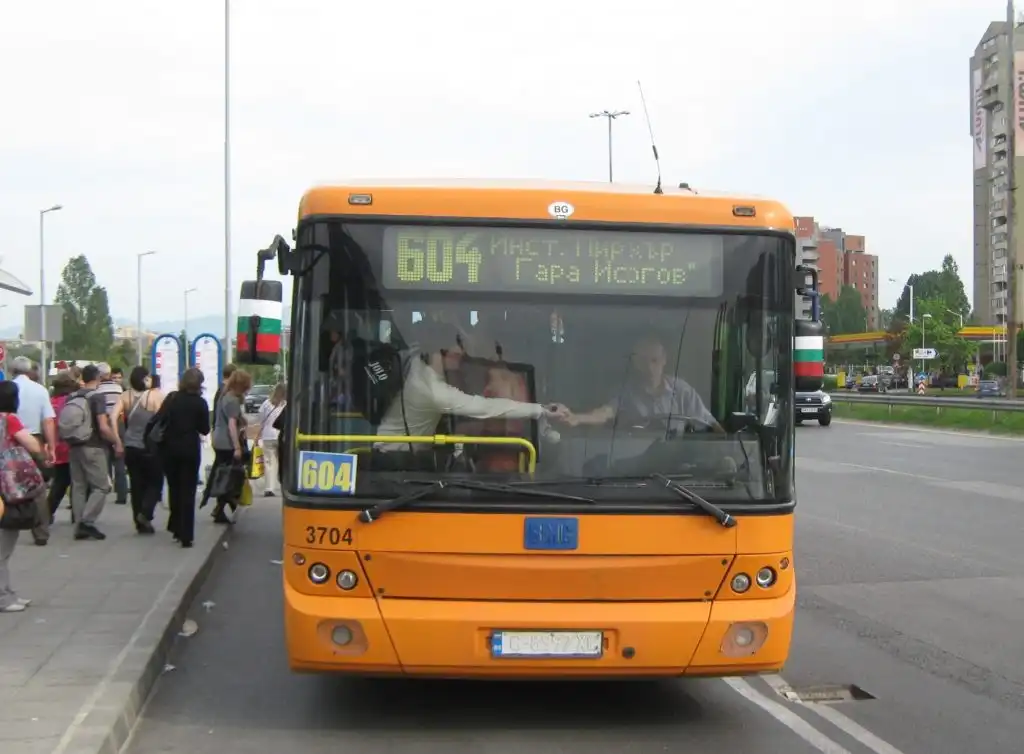 Спират ли ни градските автобуси в София с дистанционно