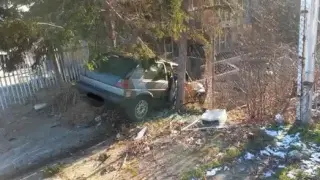 Джигит бяга от полицията, заби се в ограда