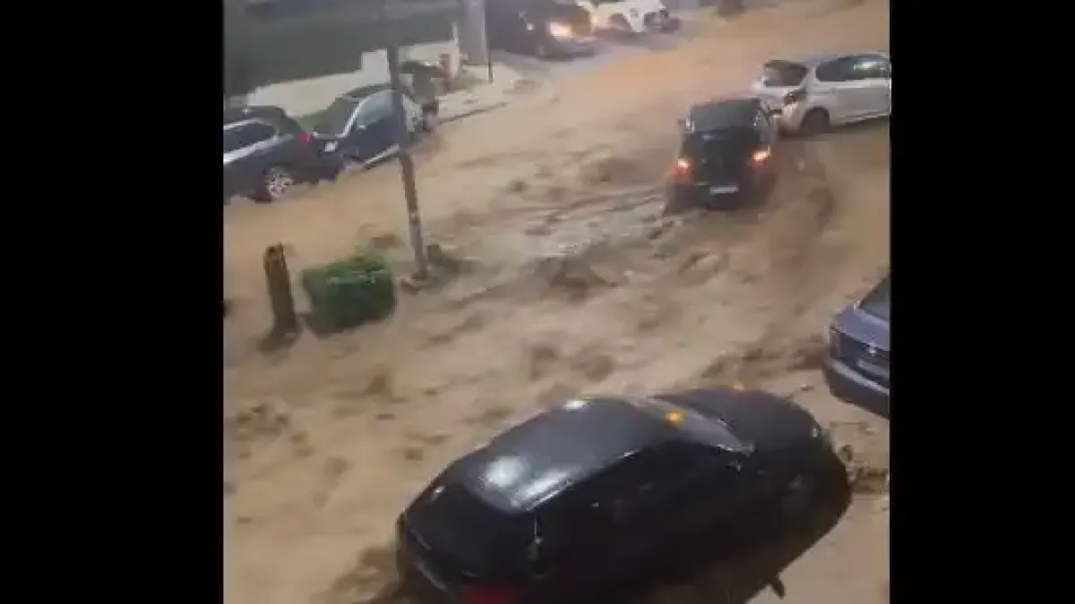 Гърция под водата: Екстремни валежи парализираха Атина, затварят училища и пристанища