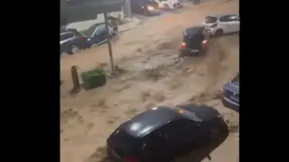 Гърция под водата: Екстремни валежи парализираха Атина, затварят училища и пристанища