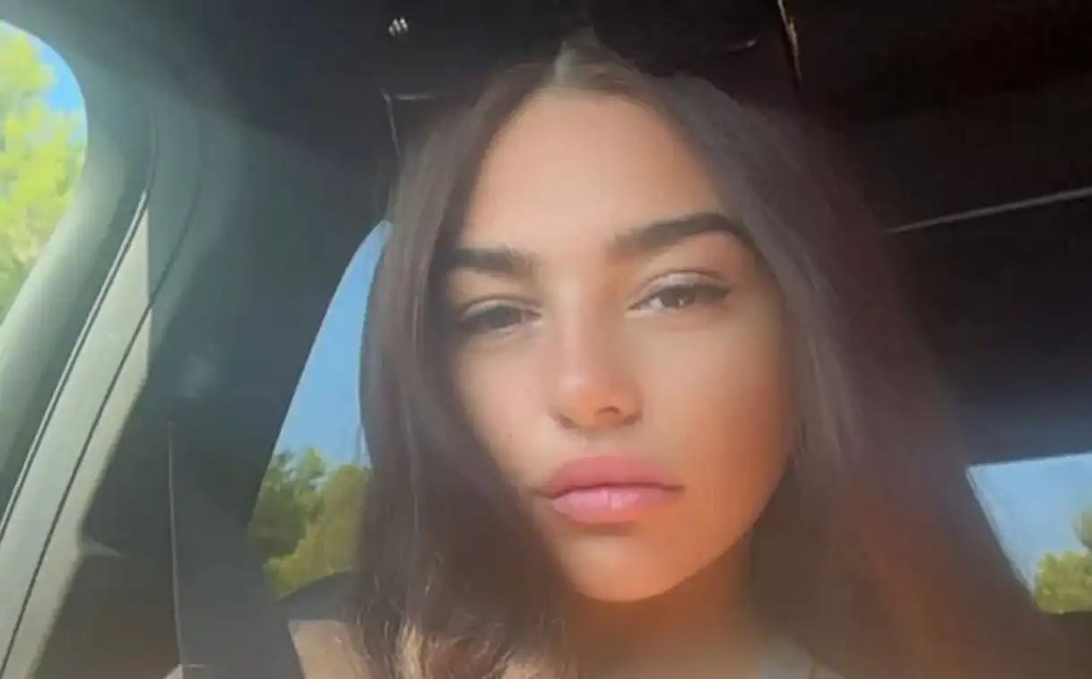Секс модел на OnlyFans уби човек в катастрофа с BMW-то си Снимки 18+