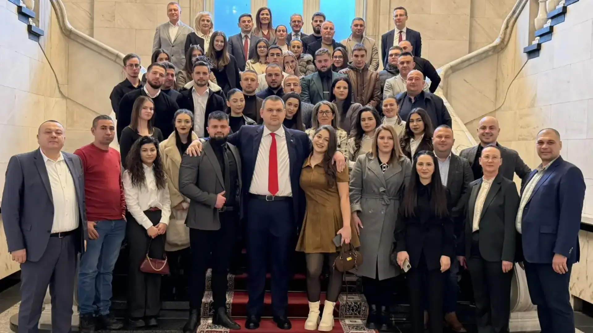 Делян Пеевски се срещна с младежи от Благоевград