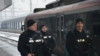 Спецоперация във влакове и гари у нас! Снимки