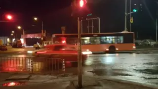 Автобус аварира на ключово кръстовище в София, отцепиха района