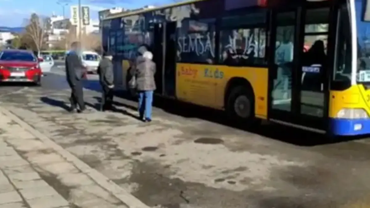Пътник си развя члена пред кондукторка в Кърджали, кани жената да седне на...