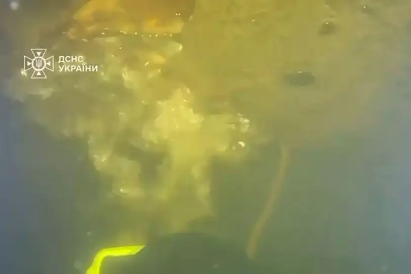 Шест денонощия в ледена вода при –15°C: водолази спасиха Киев от студа
