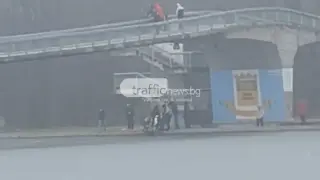 Извънредно: Момиче падна от мост в Пловдив Снимки