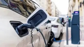Държавата инвестира 1,4 млн. евро в бързи зарядни станции по магистралите