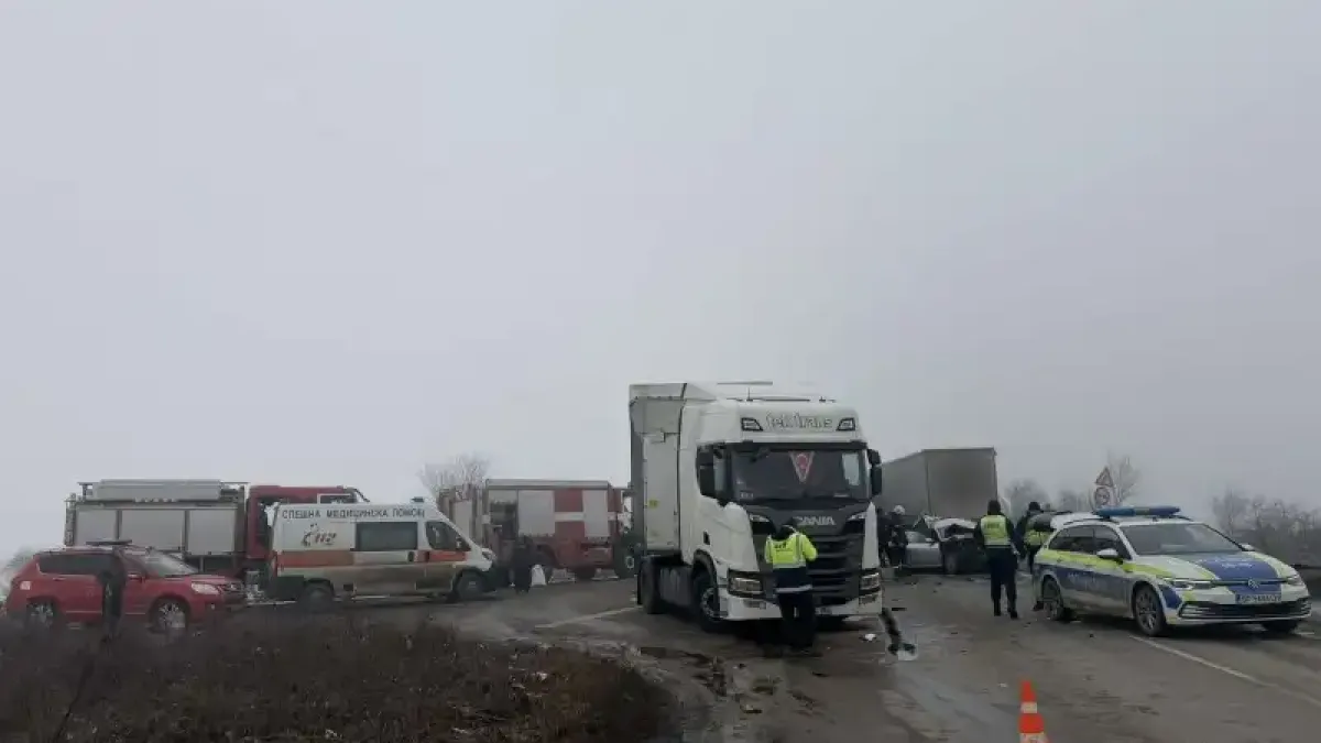 Жертва и километрични тапи след тежка катастрофа между два ТИР-а край Враца