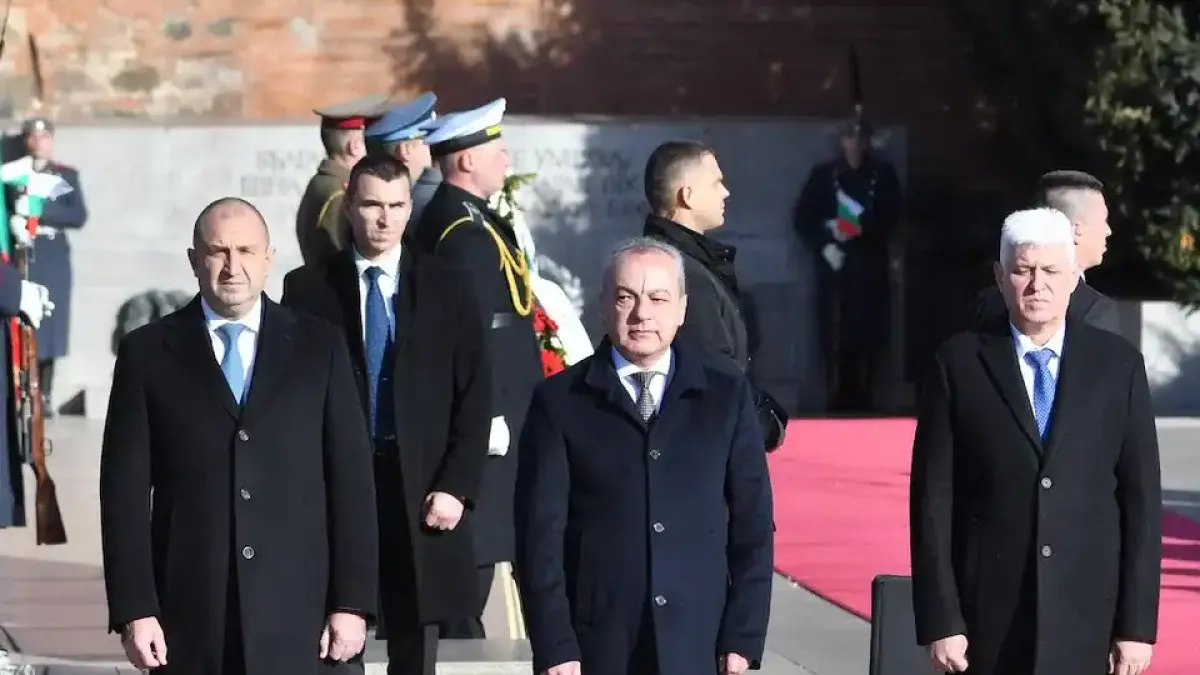 Ключови лица от екипа на Радев напуснаха президентството, мълчат за бъдещето си