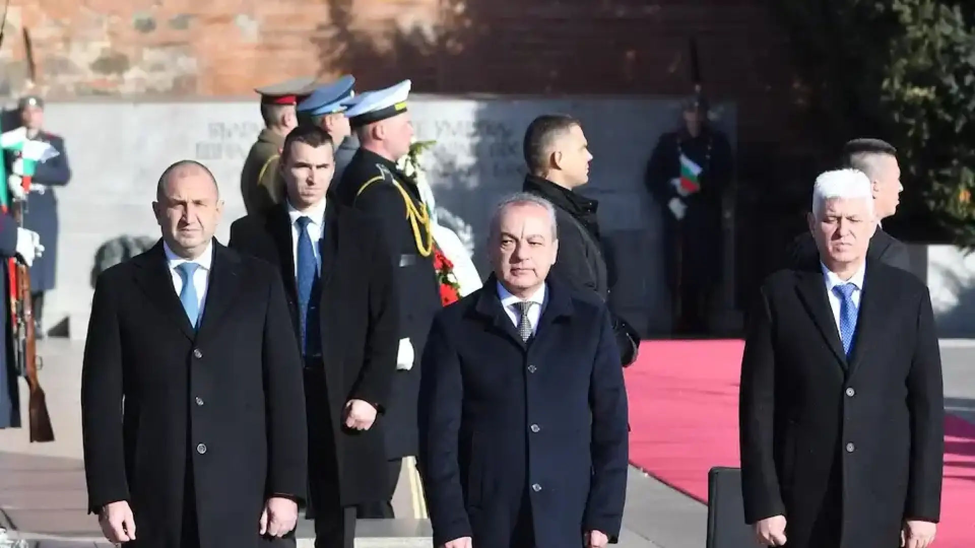 Ключови лица от екипа на Радев напуснаха президентството, мълчат за бъдещето си