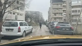 Гняв във Варна: Тези двамата със сигурност могат да ползват една тоалетна едновременно