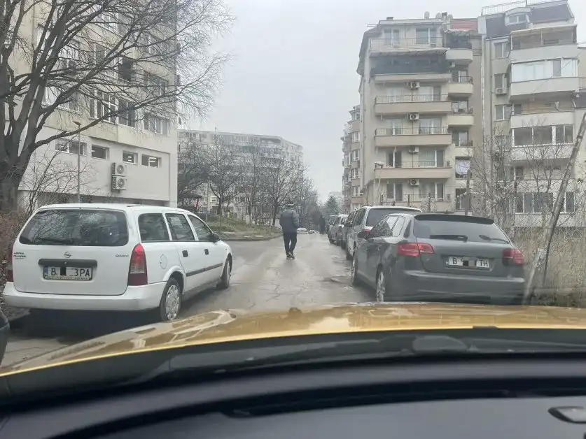 Гняв във Варна: Тези двамата със сигурност могат да ползват една тоалетна едновременно