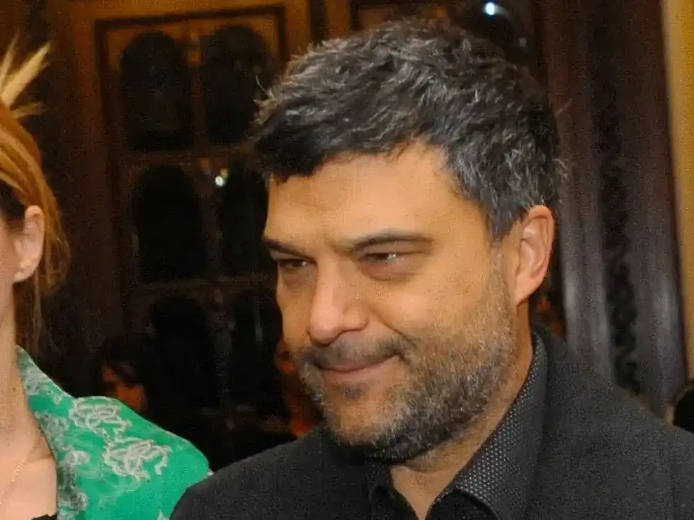 Щерката на малък Тошко - бизнесдама през деня, вечер царица на купона Снимки