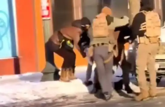 Застреляният мъж от агентите в Минеаполис се оказа лекар 18+