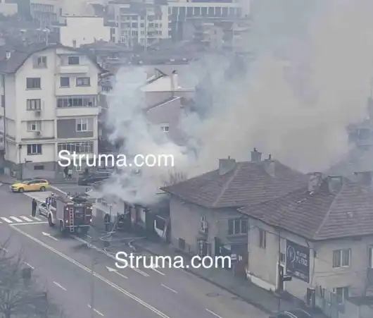 Голям пожар край болница в Благоевград Снимки