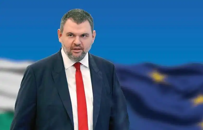 Пеевски изпрати писмено искане за информация относно ратификацията на членството на България в Съвета за мир до Росен Желязков