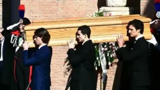 Внукът на Симеон носи ковчега на Валентино! Майка му бе голяма муза на дизайнера