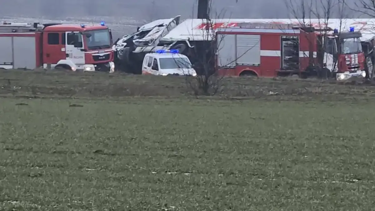 Адско меле на пътя с три камиона и лека кола! Загина шофьор Снимки