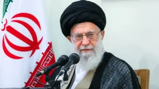 Върховният лидер на Иран се скри вдън земя, чака удара на САЩ