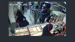 Ексклузивно в БЛИЦ! Ето как е станал грабежът на злато за 340 000 лв. в София, продавачката не останала длъжна БЛИЦ Live 18+