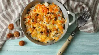 Рецепта за жулиен, който се топи в устата – пиле, гъби и сирене