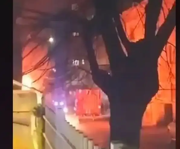 Голям пожар погълна апартамент и гараж в Плевен