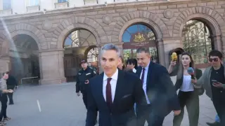 Кабинетът на Гюров полага клетва, депутатите нищят важни въпроси