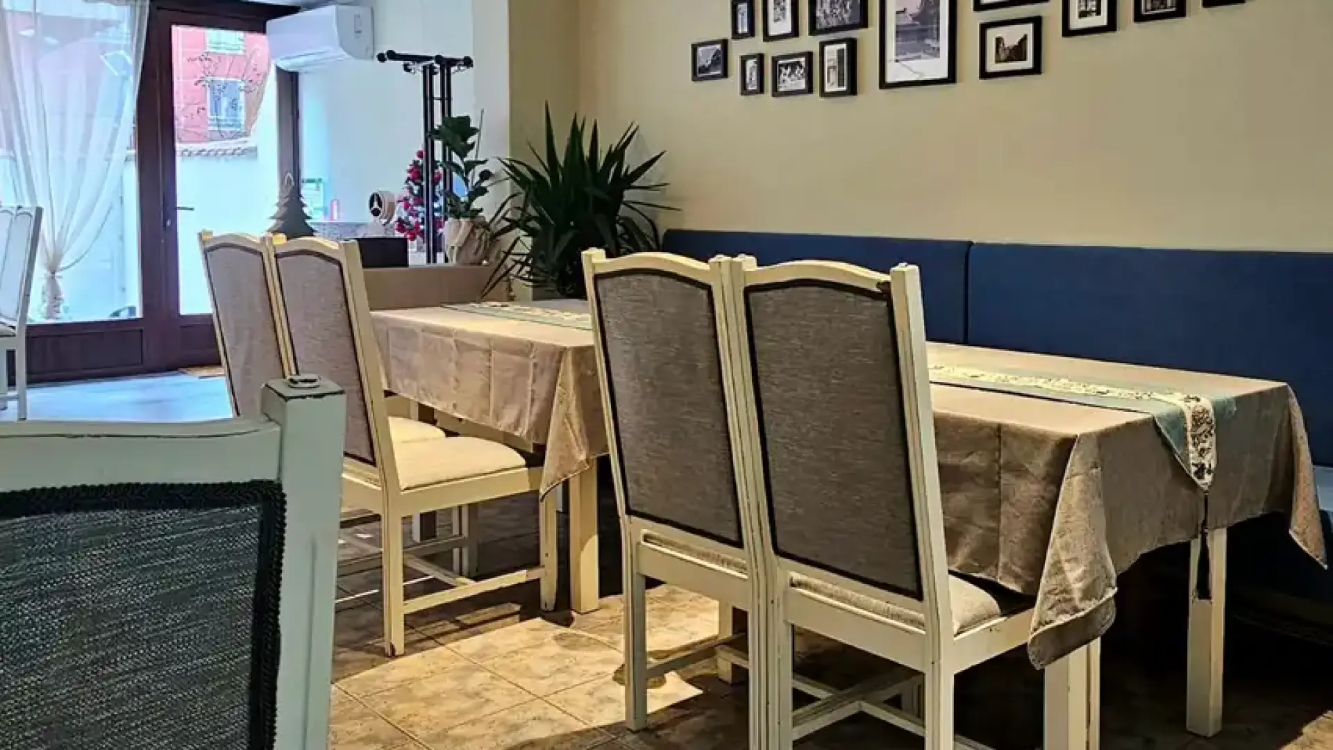 Ново изкушение в София: Кулинарно бижу с автентична кухня отвори врати Снимки