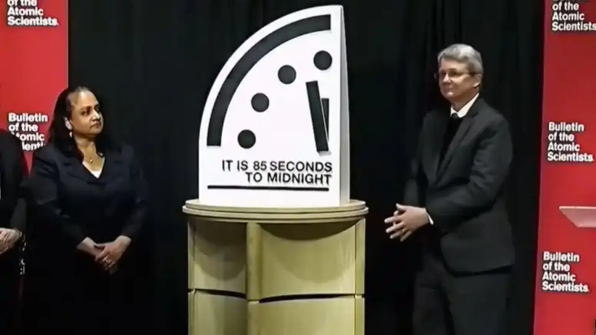 Светът трепери: 85 секунди до "Страшния съд"