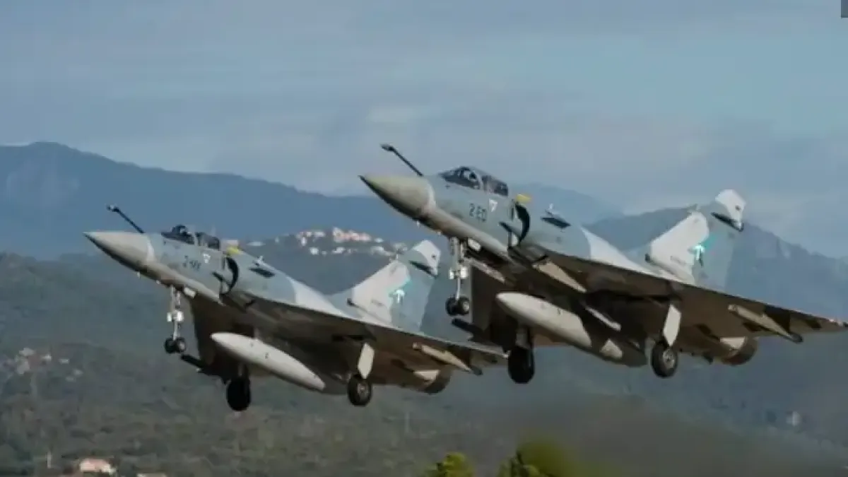 Франция усилва украинското небе: Още Mirage летят към Киев