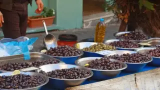 Тежка инфлация удря Гърция: Храните и токът изяждат доходите на домакинствата