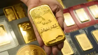 Златото смая пазарите: Нов исторически рекорд над 5200 долара за тройунция