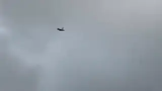 Летящи изтребители над Варна, хората се маят