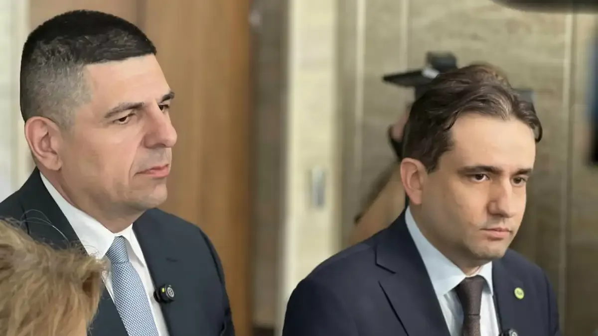 Мирчев и Божанов контра на Асен Василев заради Лорер и Божанков, нападат Радев