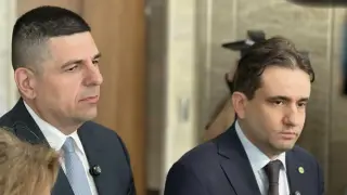 Мирчев и Божанов контра на Асен Василев заради Лорер и Божанков, нападат Радев