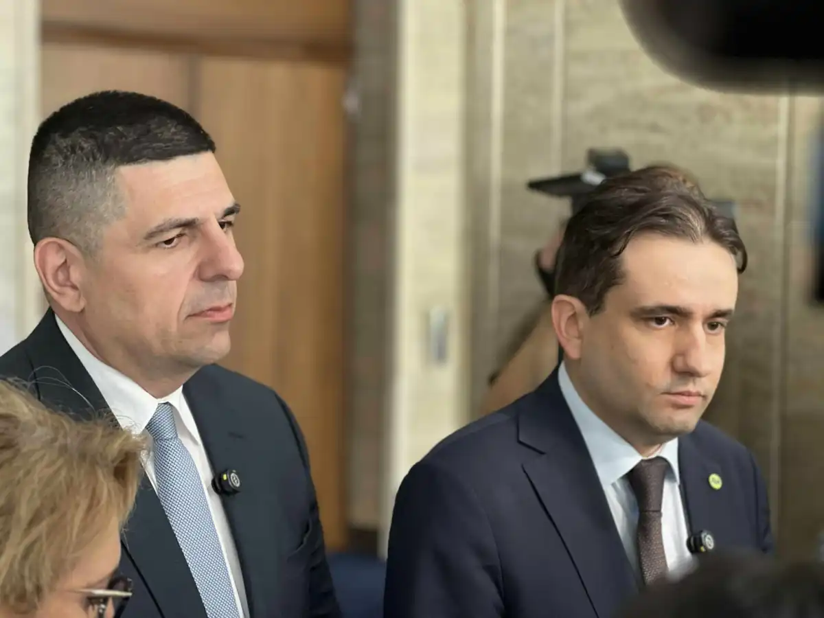 Мирчев и Божанов контра на Асен Василев заради Лорер и Божанков, нападат Радев