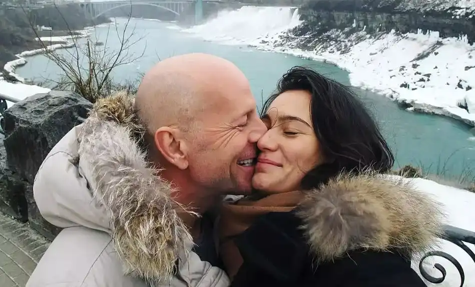 Брус Уилис и Ема Хеминг