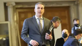 Обратната страна на монетата "Кирил Петков" - Андрей Гюров