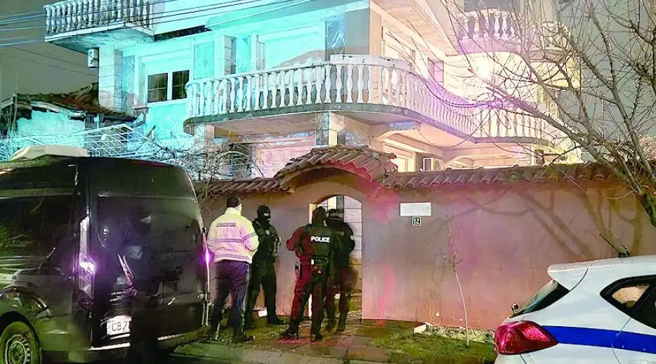 Командоси отцепиха къщата на Ицо Папата и го задържаха
