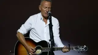 Брус Спрингстийн разкритикува Доналд Тръмп и имиграционни власти с песен, чуйте я