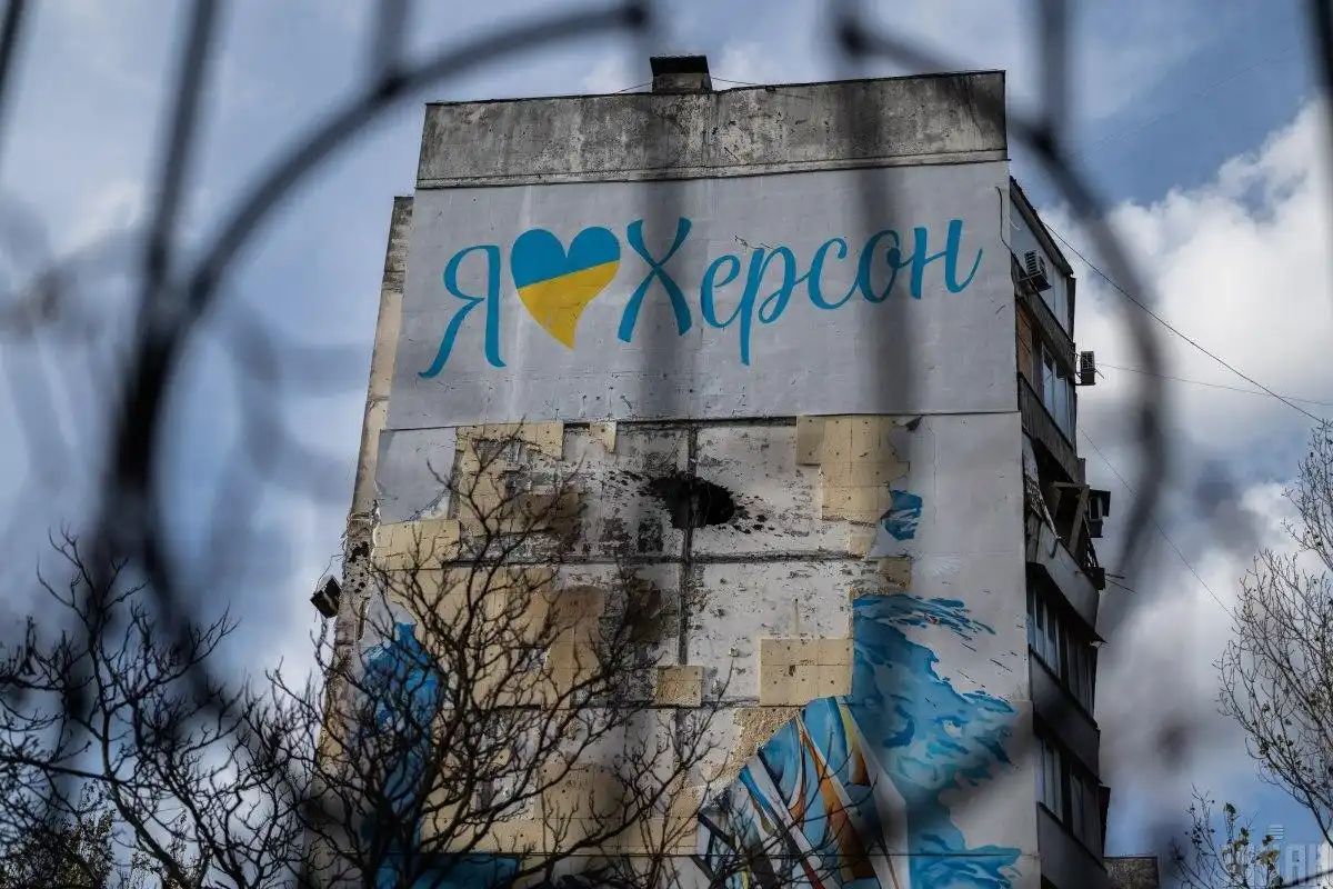 NYT описа как дроновете превърнаха Херсон в град под земята