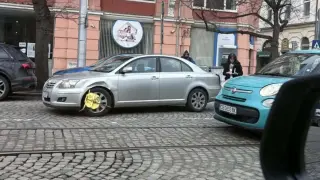 Екшън с шофьорка на пъпа на София: Поставиха ѝ скоба, но после...