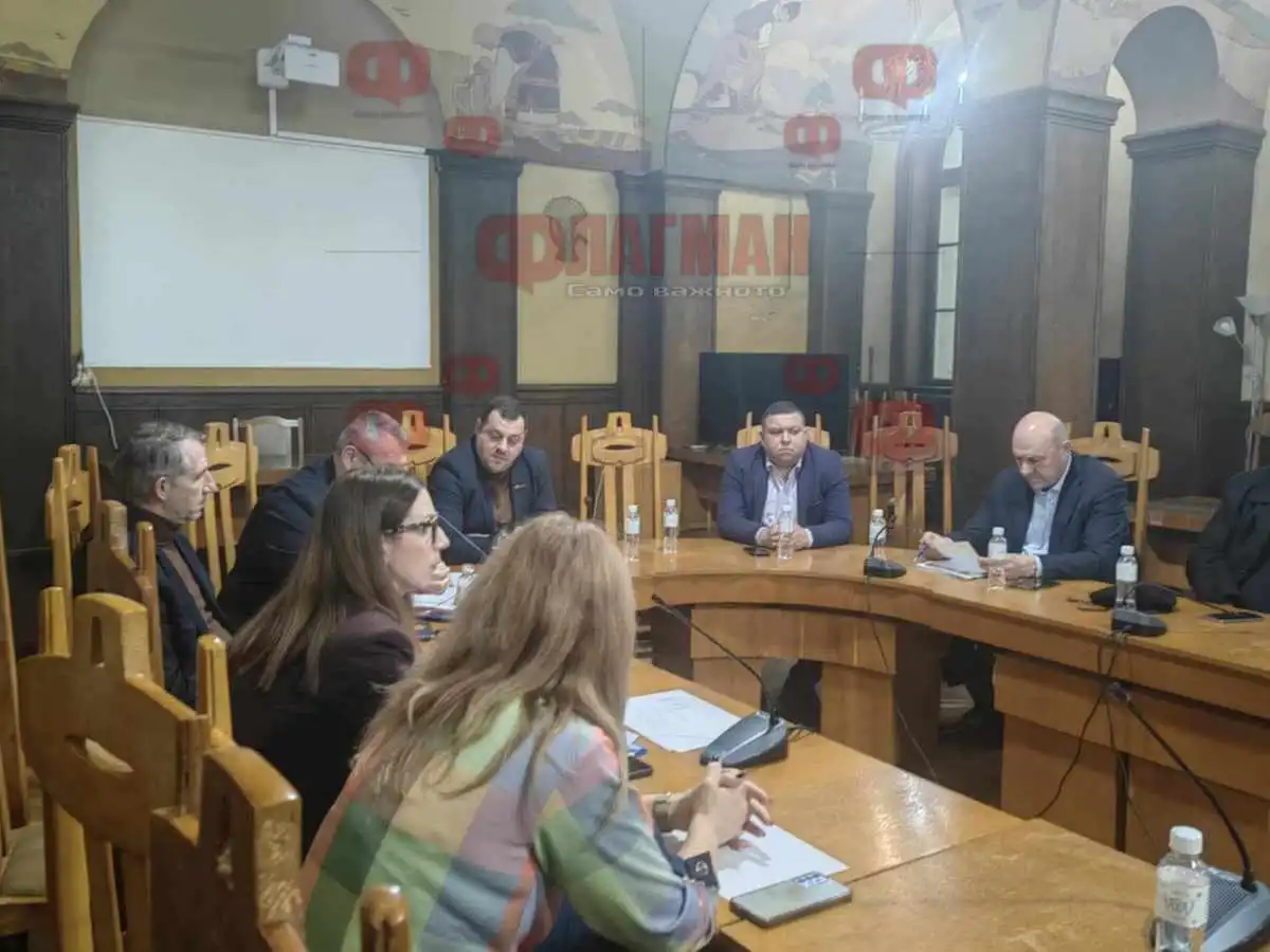 Отменят всички противоепидемични мерки в Бургаско, учениците се връщат в клас