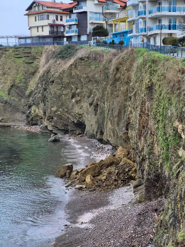 Морето може да погълне къщи в наш курортен град Снимки