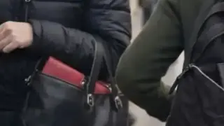 Ловки джебчийки бъркнаха в джоба на мъж в София и задигнаха 18 000 лева