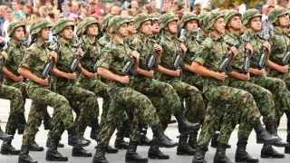 Вучич връща задължителната военна служба
